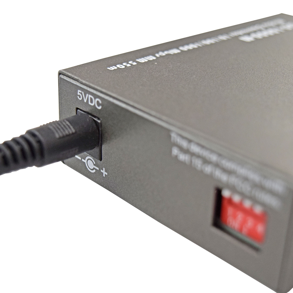 D-NET Ethernet Media Converter, Single Mode LX Fiber, 10/100/1000 Base-T (20 Km), (DN-10000-S20)